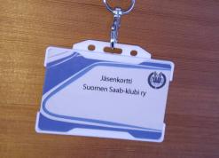 Saab-klubin klubikortti valkoisessa kortinpidikkeessä.